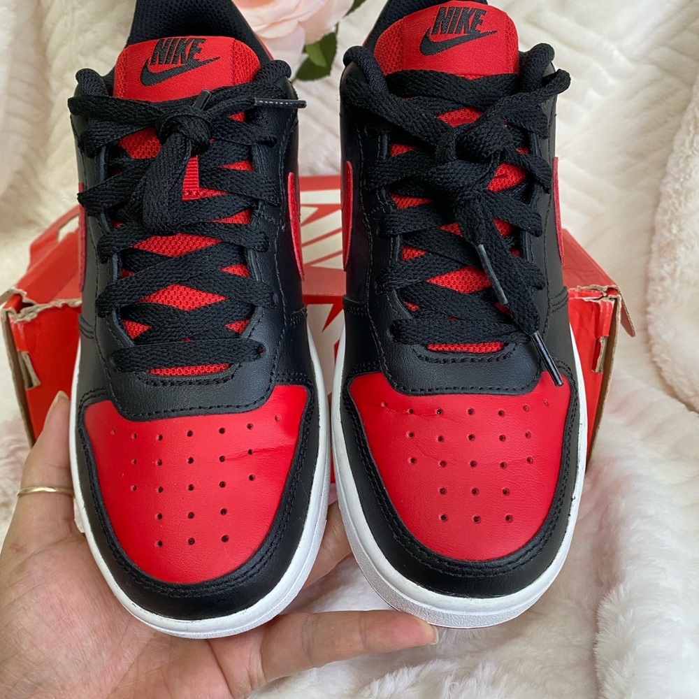 Nike Black and Red Sneakers SIZE 5Y(BIG BOY) - Picture 5 of 7